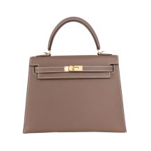 Hermes Kelly 25 in Etoupe Epsom leather with Gold Hardware, front view
